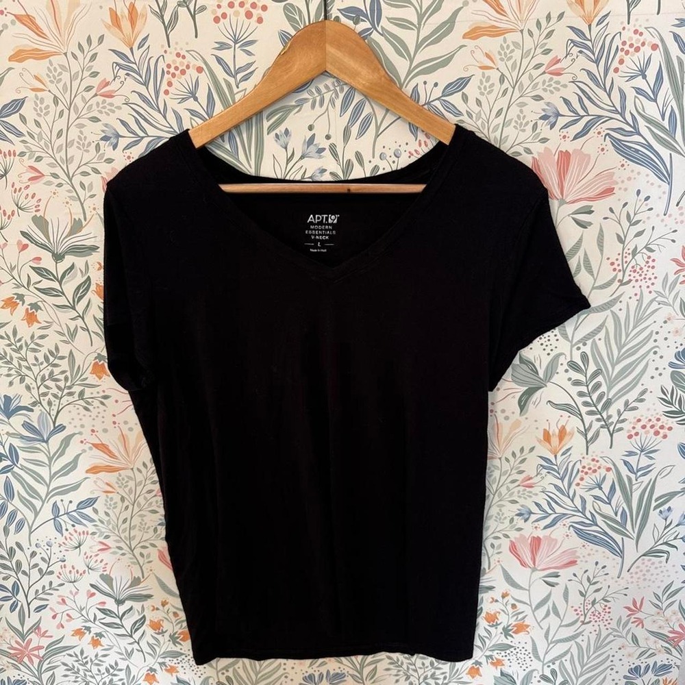 Apt. 9 Black V-Neck Short Sleeve Tee Modern Essentials